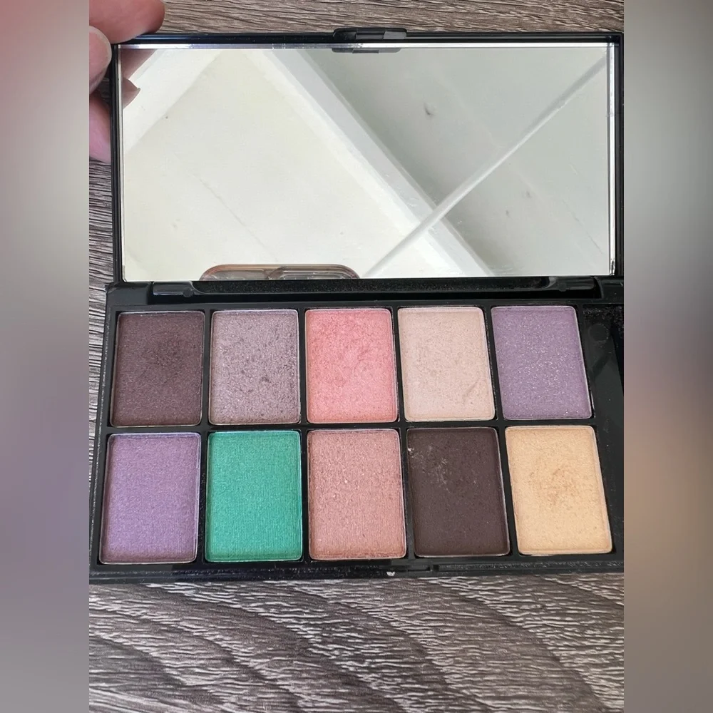 BUNDLE NYX Eyeshadow Palette Mysterious Brown Runway Collection Caviar Bubbles